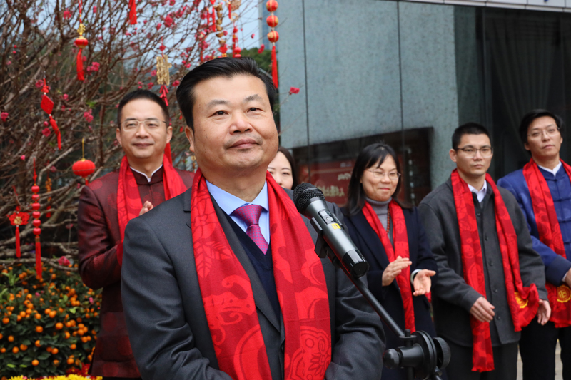 虎虎生威迎春来陈李济开工大吉